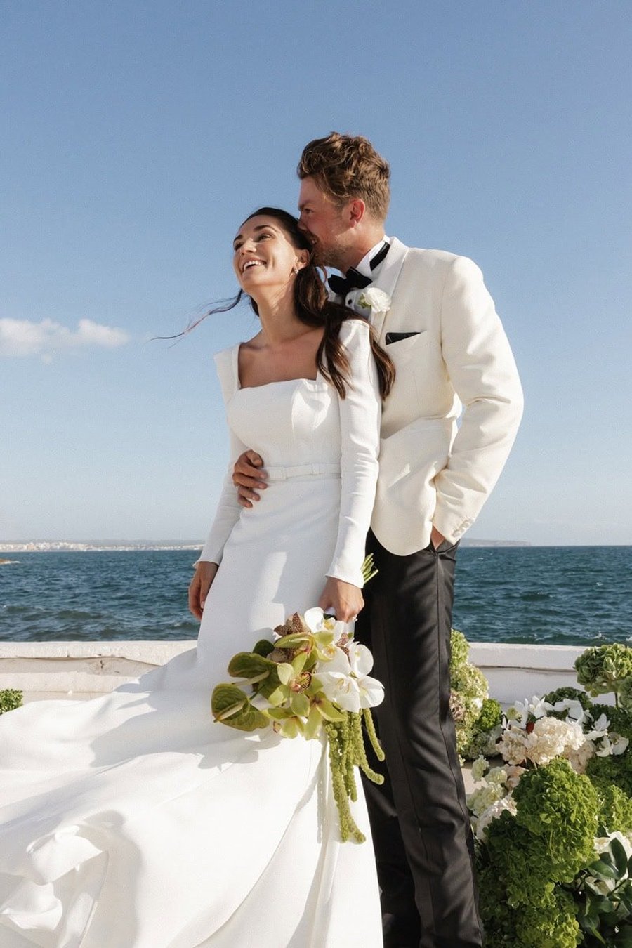Couple portrait shoot by the sea in Los Cabos